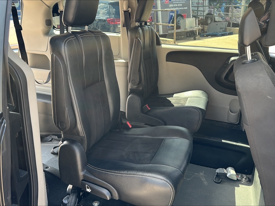 PRE OWNED 2017 Dodge Grand Caravan SE