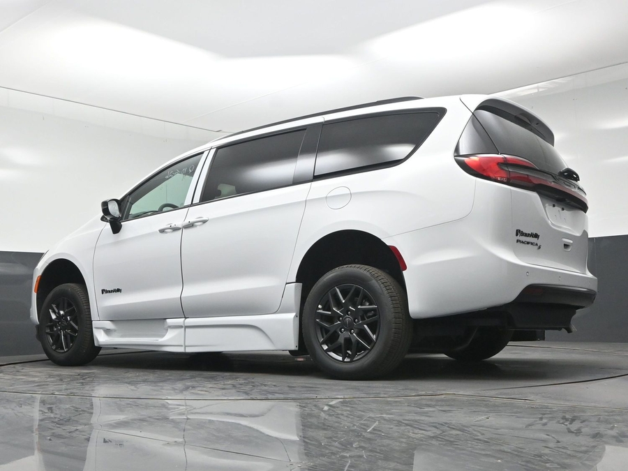 New 2027 Chrysler Pacifica Select Sport