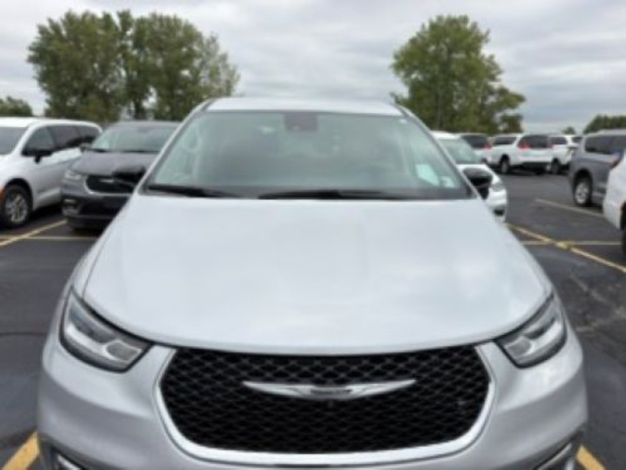 PRE OWNED 2024 Chrysler Pacifica Touring L