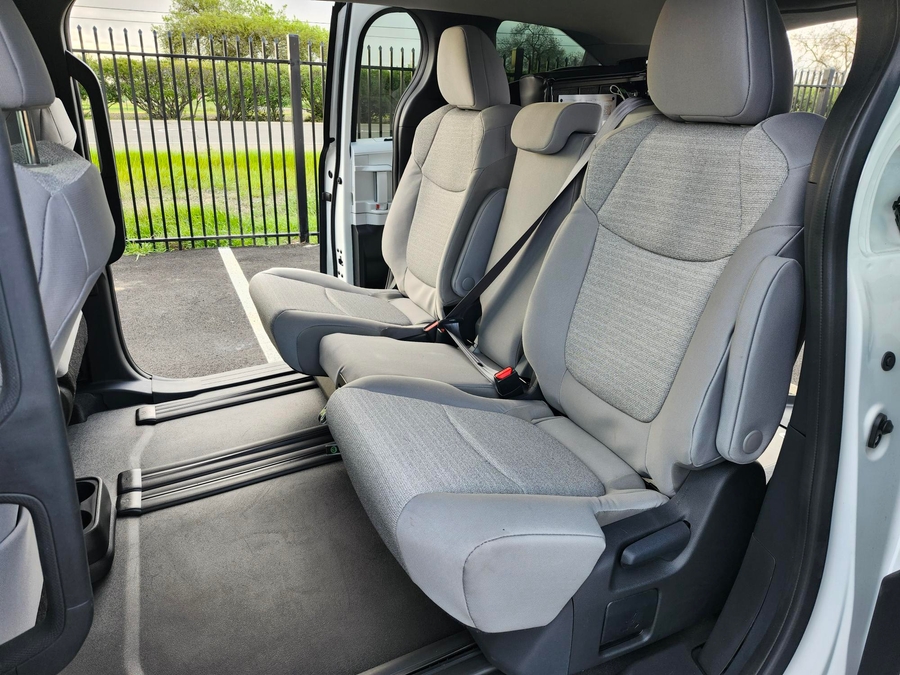 New 2026 Toyota Sienna LE W 3RD ROW
