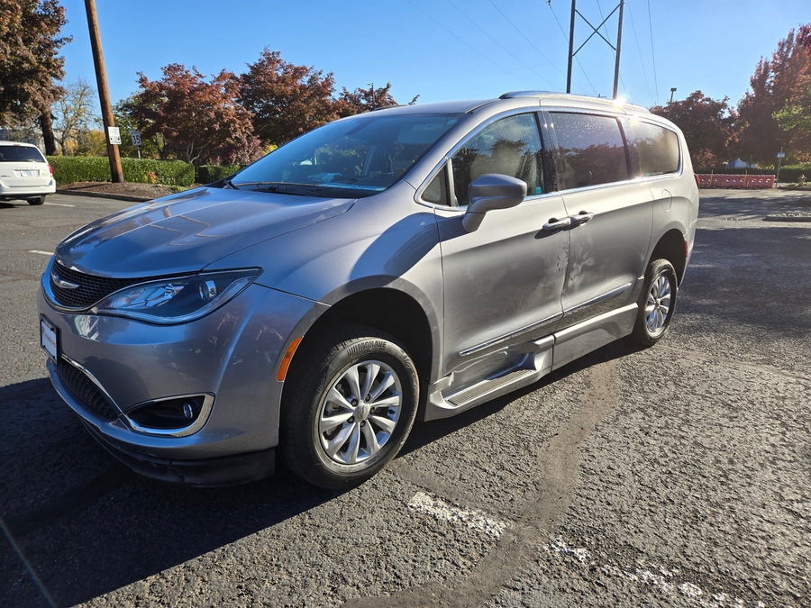 PRE OWNED 2019 Chrysler Pacifica Touring L