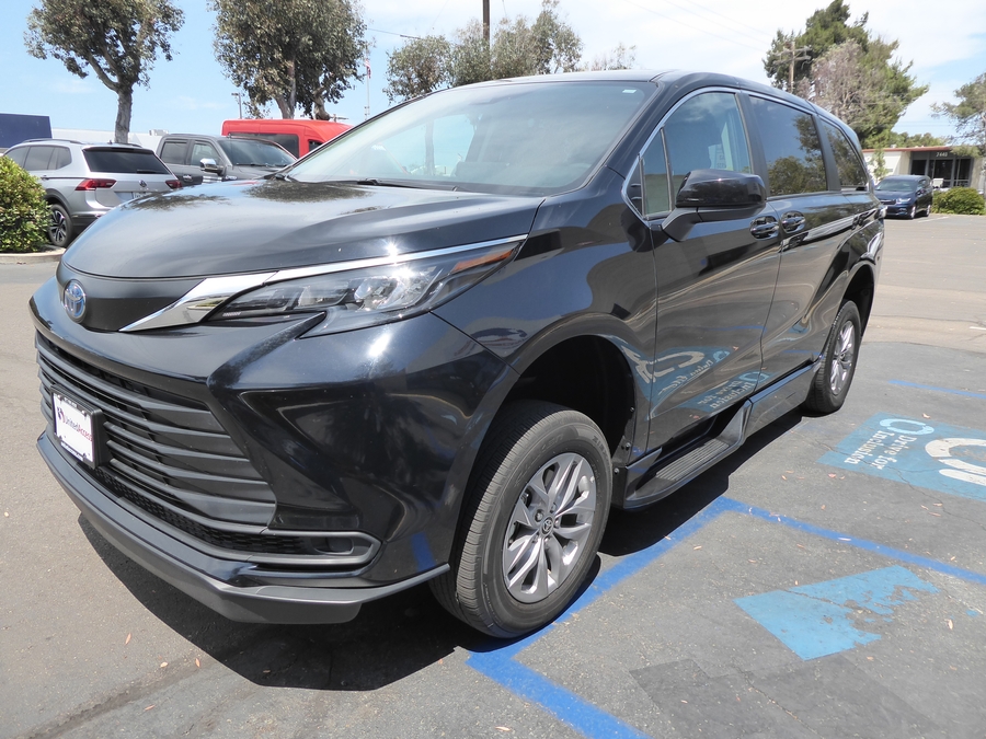 PRE OWNED 2024 Toyota Sienna LE Base