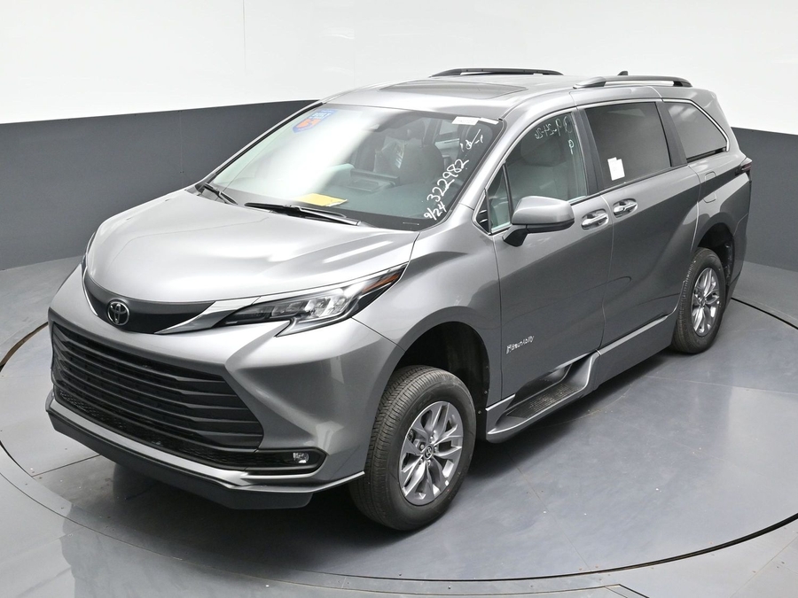 New 2026 Toyota Sienna XLE Base