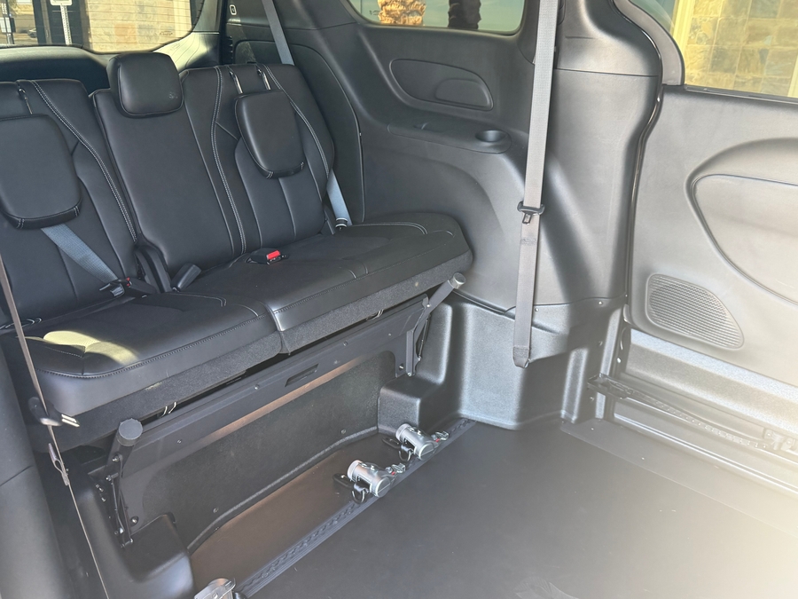 PRE OWNED 2025 Chrysler Pacifica Select