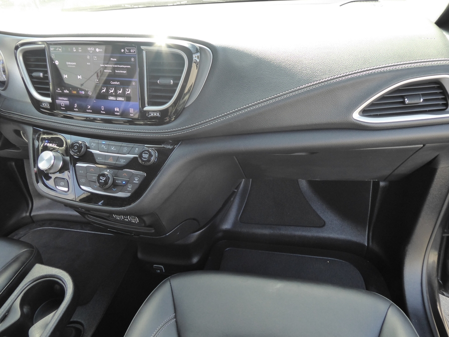 PRE OWNED 2023 Chrysler Pacifica Touring L