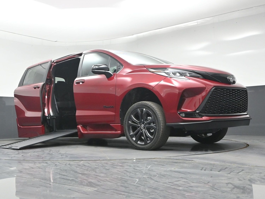 New 2026 Toyota Sienna XSE Sport