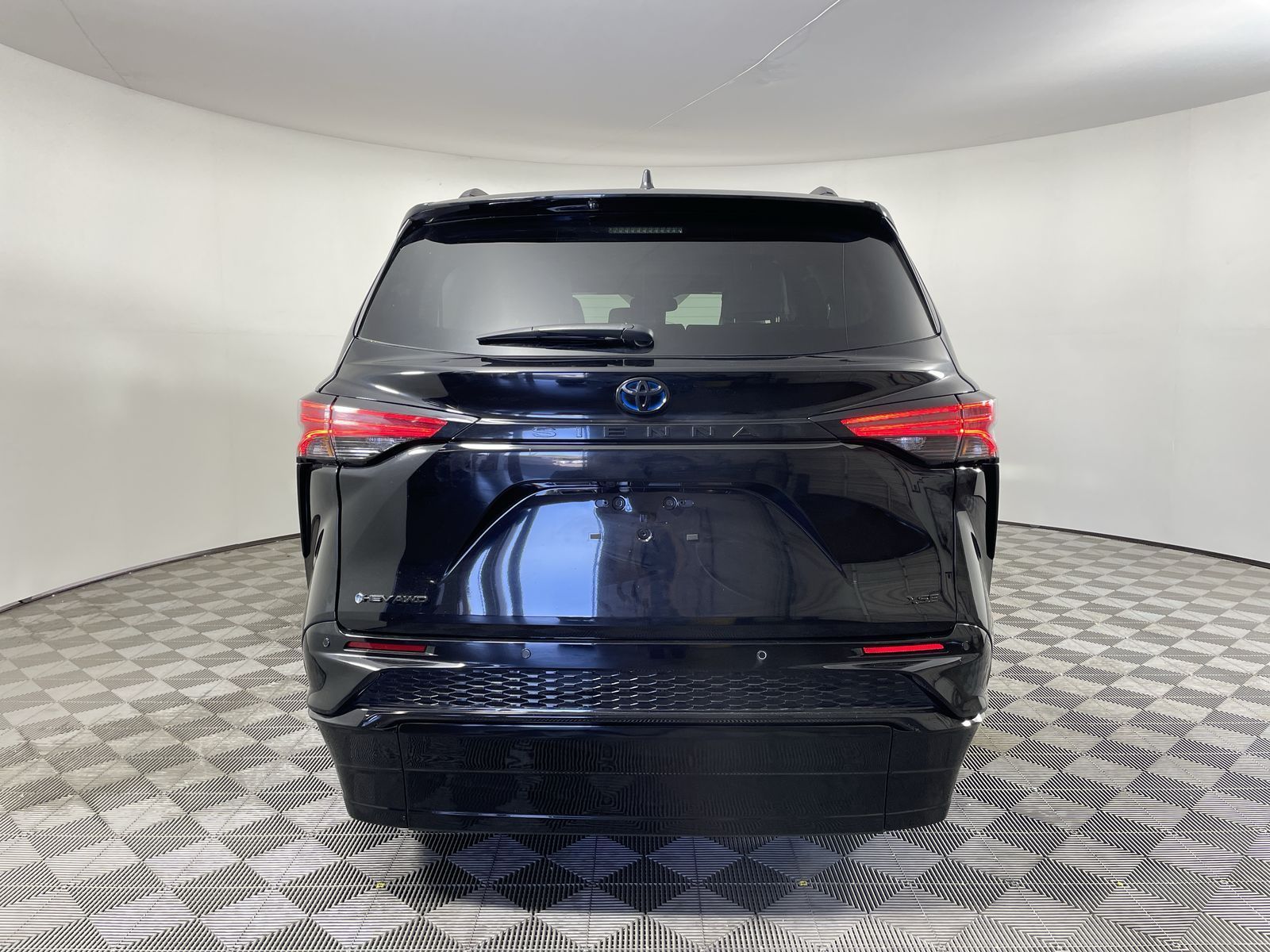 2025 Toyota Sienna XSE - Photo 27