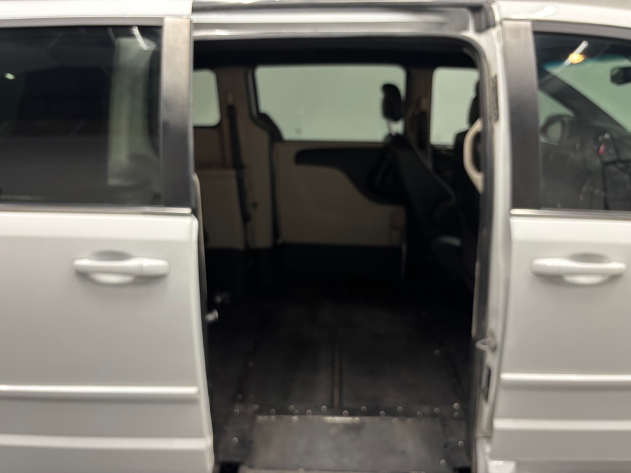 PRE OWNED 2017 Dodge Grand Caravan SXT