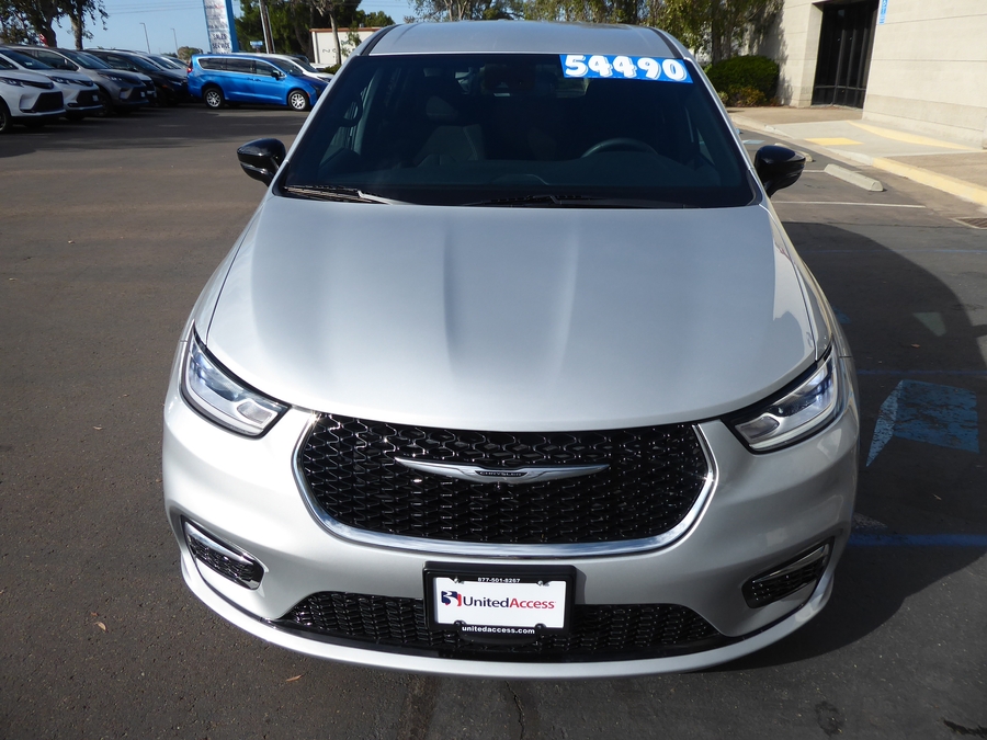 PRE OWNED 2024 Chrysler Pacifica Touring