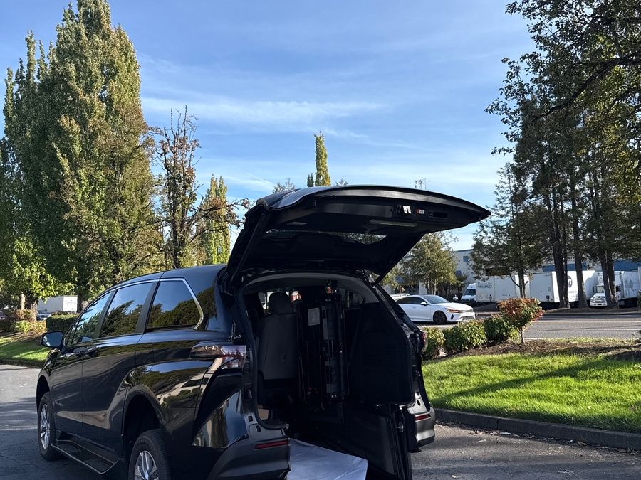 New 2026 Toyota Sienna LE