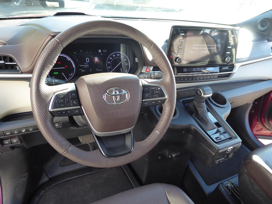 PRE OWNED 2024 Toyota Sienna Platinum