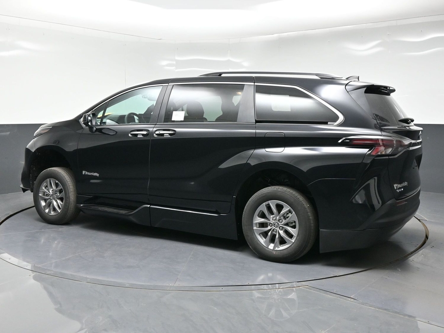 New 2026 Toyota Sienna XLE Add