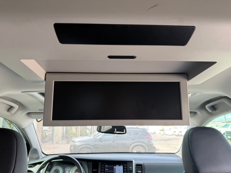 PRE OWNED 2020 Toyota Sienna SE Premium