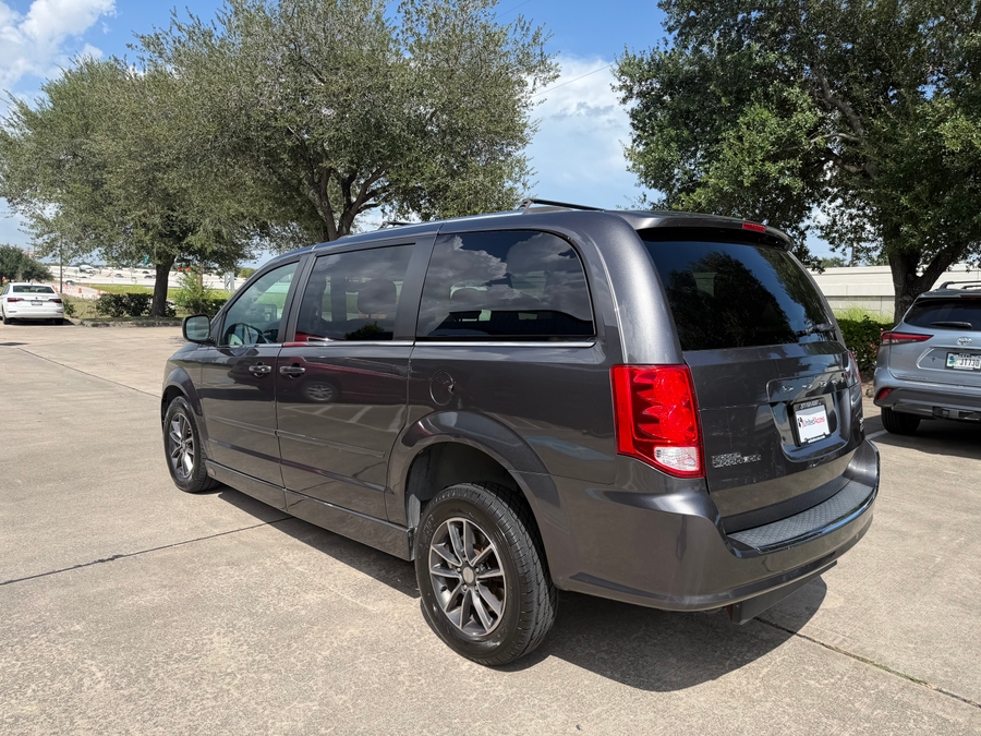 PRE OWNED 2017 Dodge Grand Caravan SXT