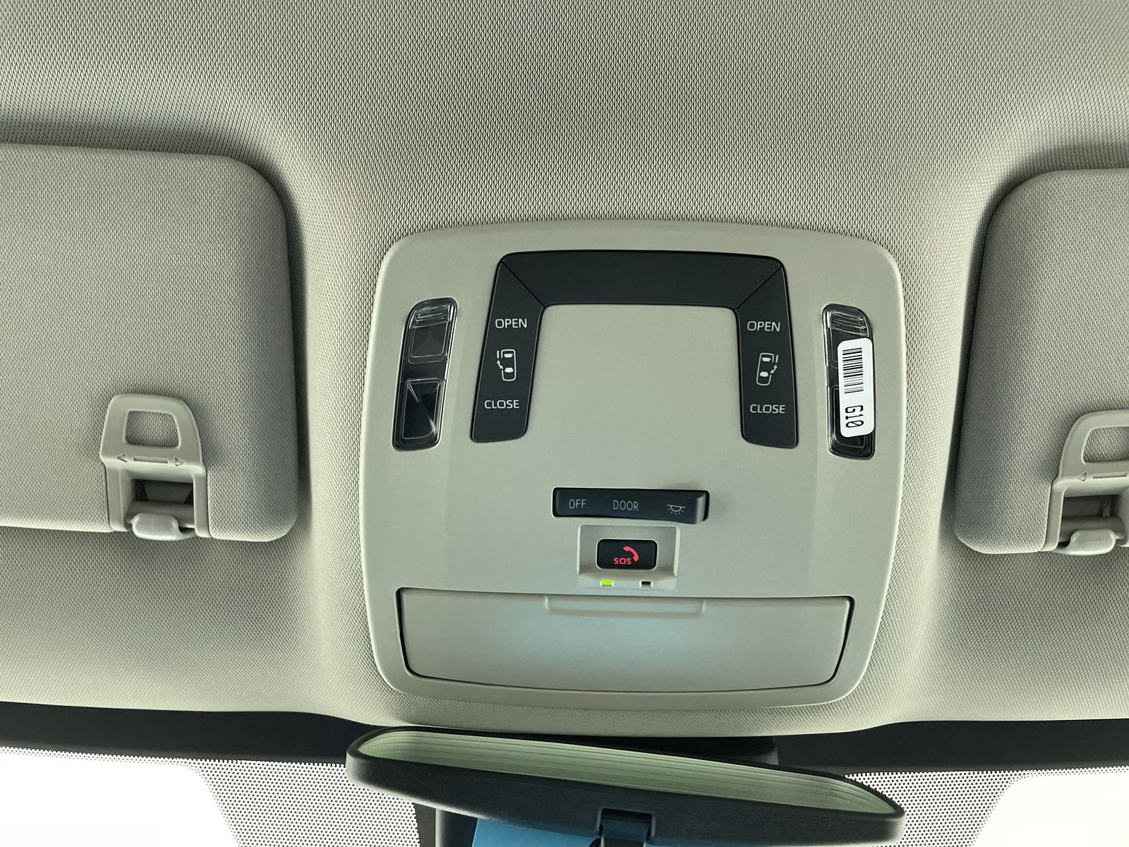 2025 Toyota Sienna LE - Photo 13