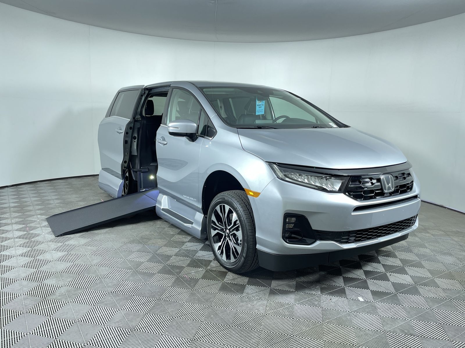 2026 Honda Odyssey Elite's photo