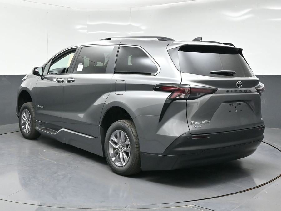 New 2026 Toyota Sienna XLE Base