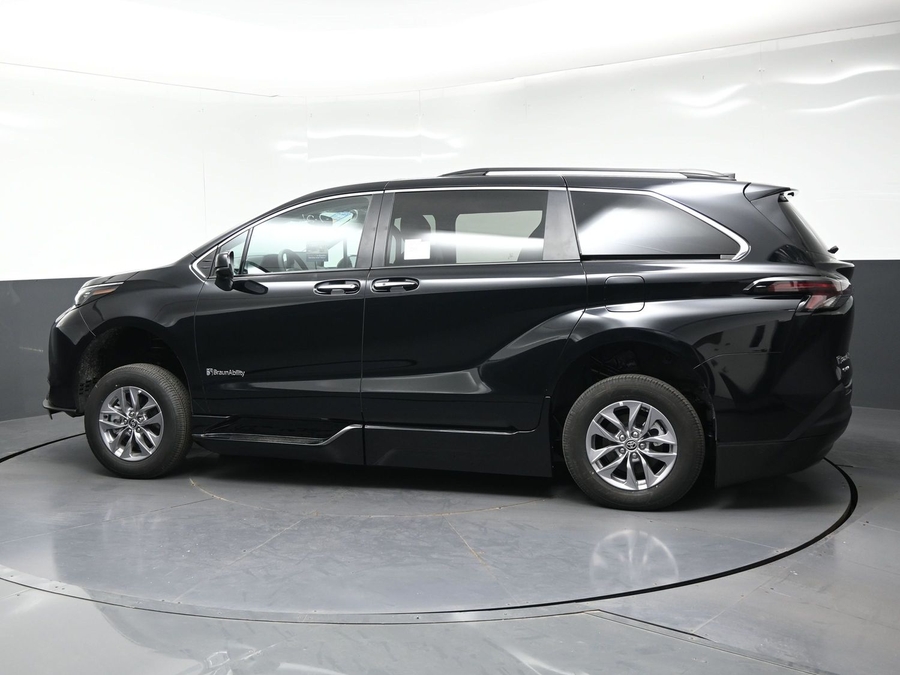New 2026 Toyota Sienna XLE Base