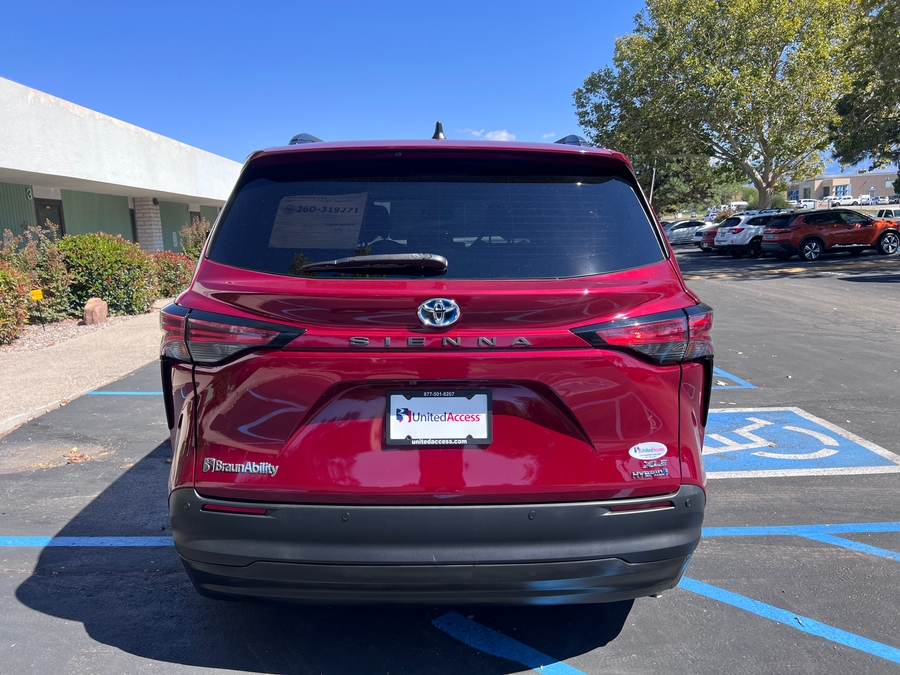 PRE OWNED 2021 Toyota Sienna XLE Plus