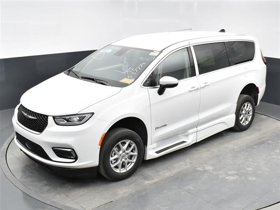 CERTIFIED PRE-OWNED 2024 Chrysler Pacifica Touring L