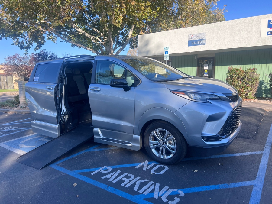 PRE OWNED 2023 Toyota Sienna XSE