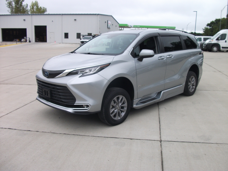 PRE OWNED 2022 Toyota Sienna XLE