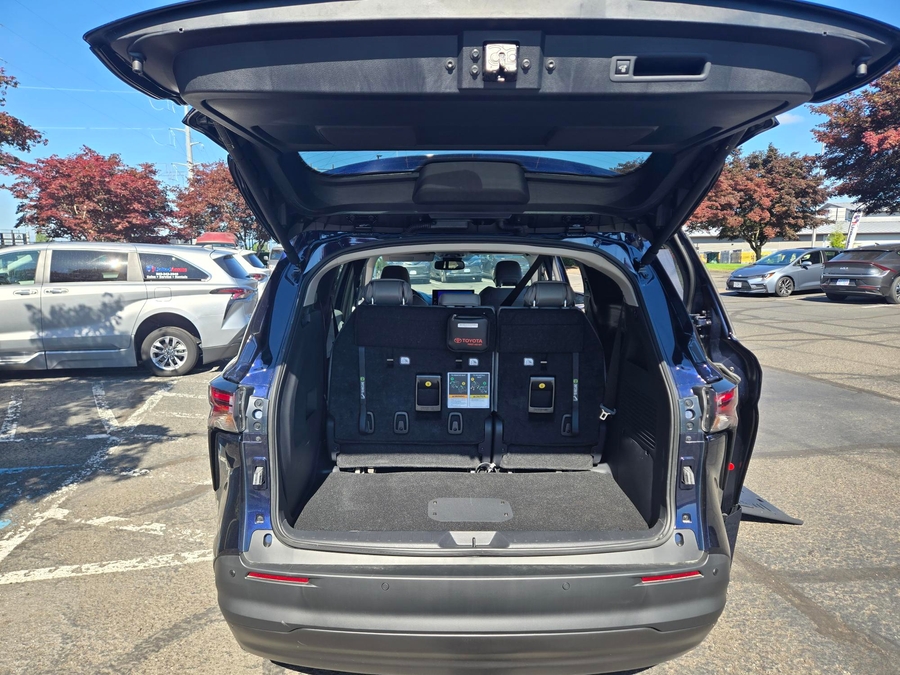 PRE OWNED 2022 Toyota Sienna XLE