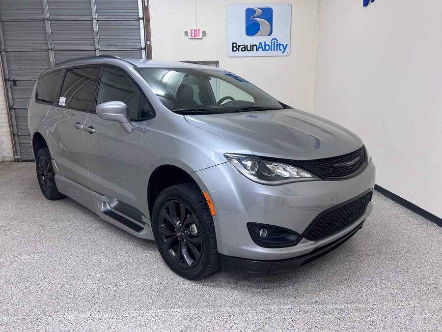 PRE OWNED 2020 Chrysler Pacifica Touring L