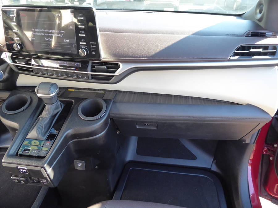 PRE OWNED 2024 Toyota Sienna Platinum