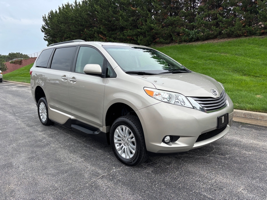 PRE OWNED 2016 Toyota Sienna XLE