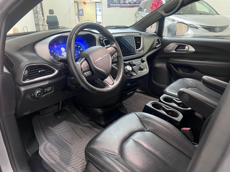 PRE OWNED 2020 Chrysler Pacifica Touring L