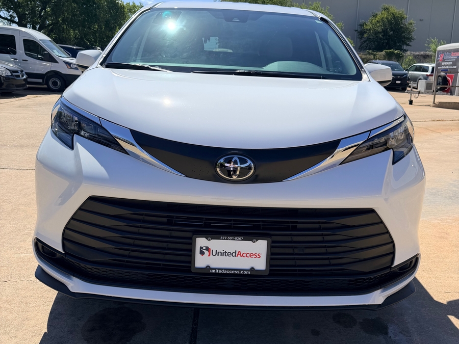 New 2026 Toyota Sienna LE
