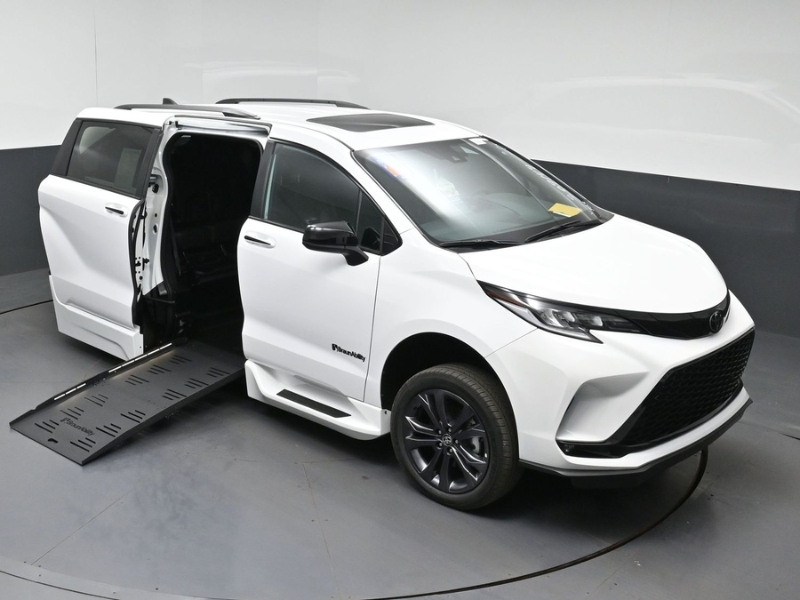 New 2026 Toyota Sienna XSE Sport
