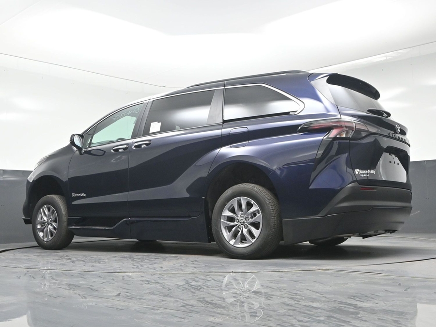 New 2026 Toyota Sienna XLE Base