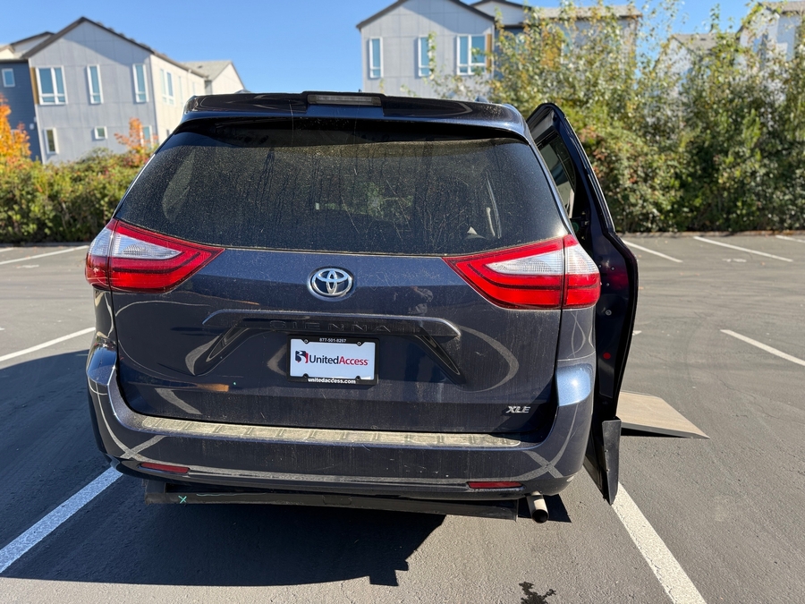 PRE OWNED 2018 Toyota Sienna XLE