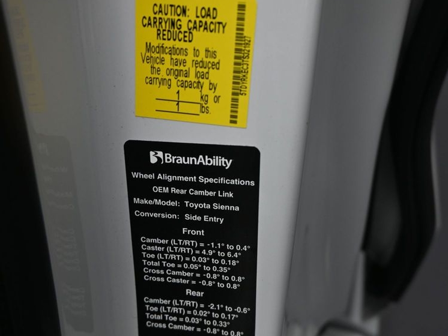 New 2026 Toyota Sienna XLE Base