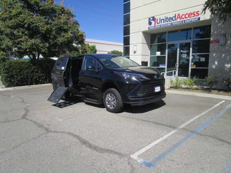 PRE OWNED 2024 Toyota Sienna LE Base