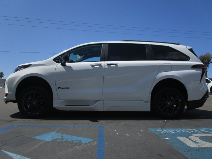 New 2026 Toyota Sienna XSE Sport