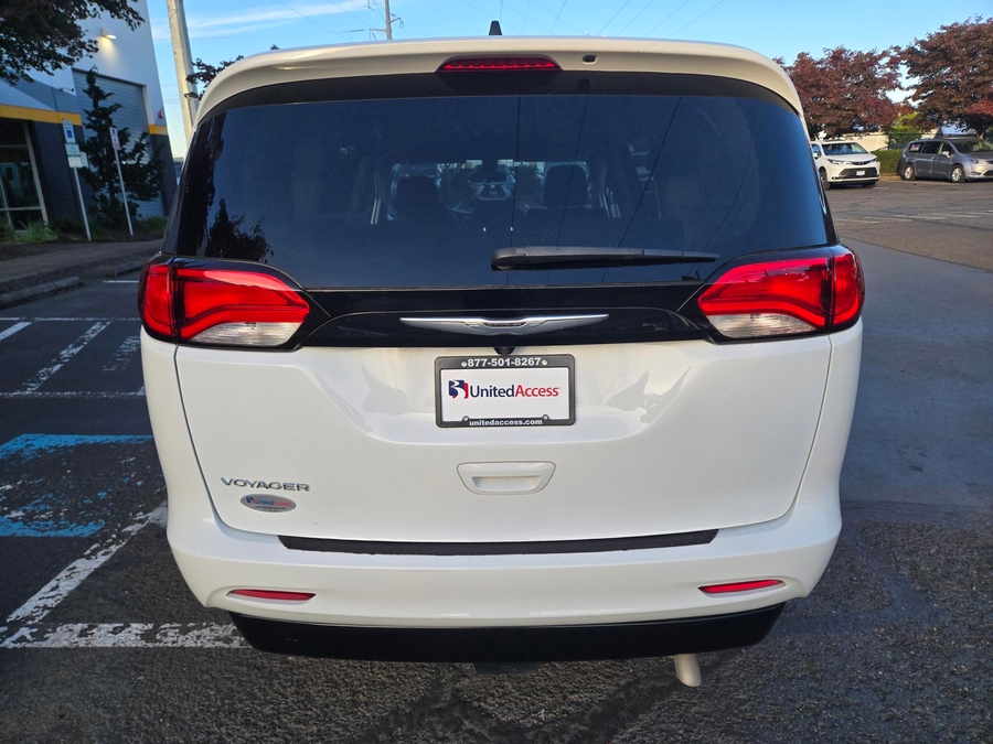 PRE OWNED 2022 Chrysler Voyager LX