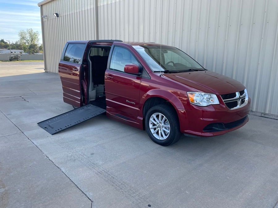 PRE OWNED 2016 Dodge Grand Caravan SXT