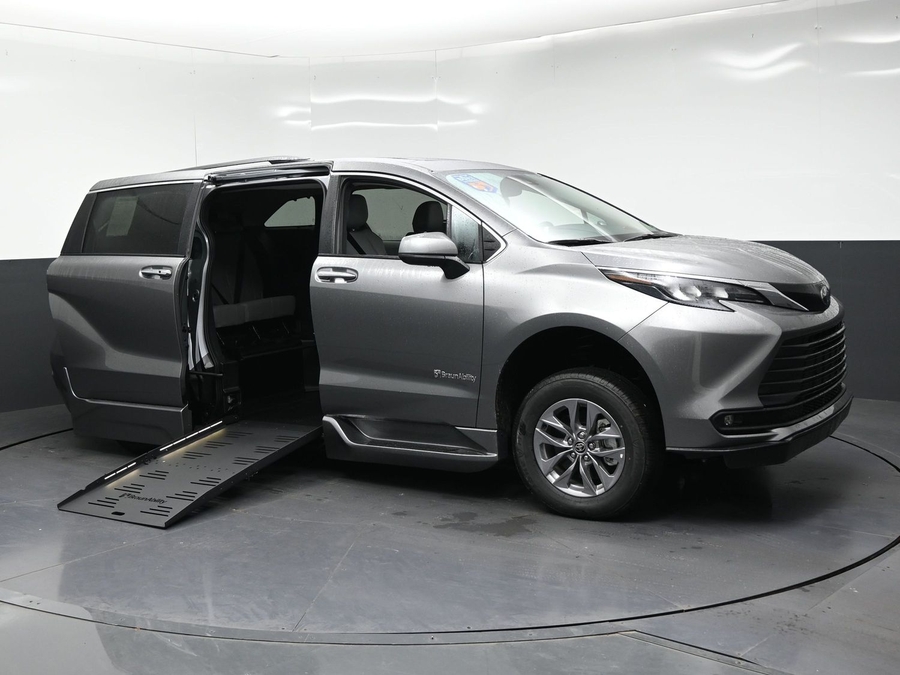 New 2026 Toyota Sienna XLE Base