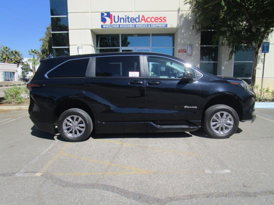 PRE OWNED 2024 Toyota Sienna LE Base