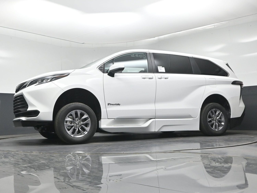 New 2026 Toyota Sienna LE
