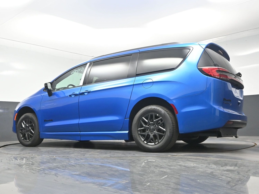 New 2027 Chrysler Pacifica Select Sport