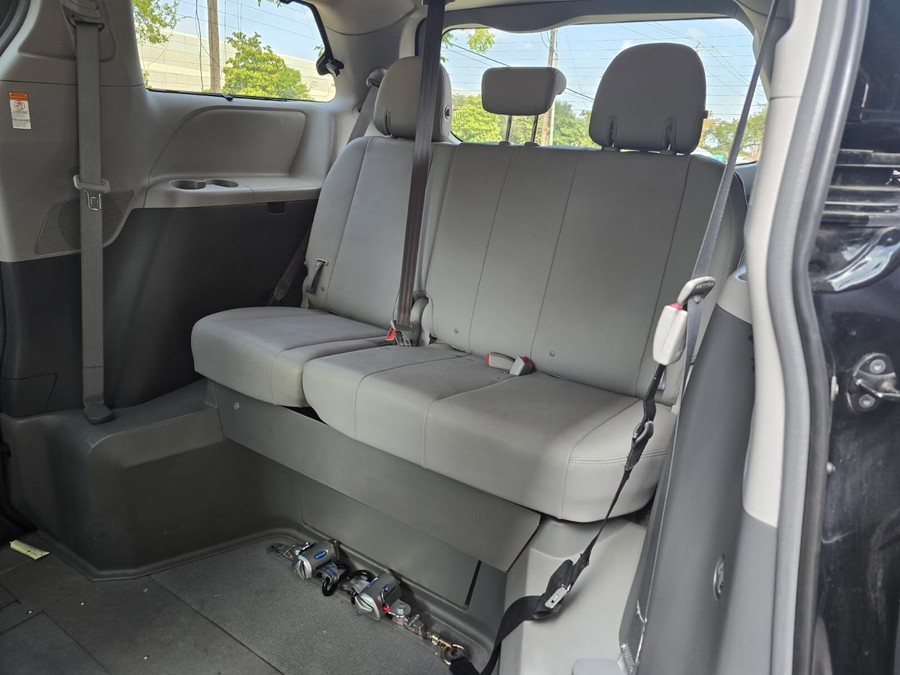 PRE OWNED 2018 Toyota Sienna XLE JS909745
