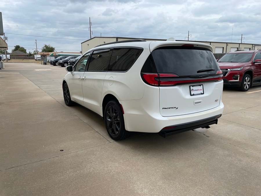 PRE OWNED 2022 Chrysler Pacifica Touring L