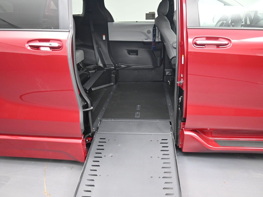 New 2026 Toyota Sienna XLE Base