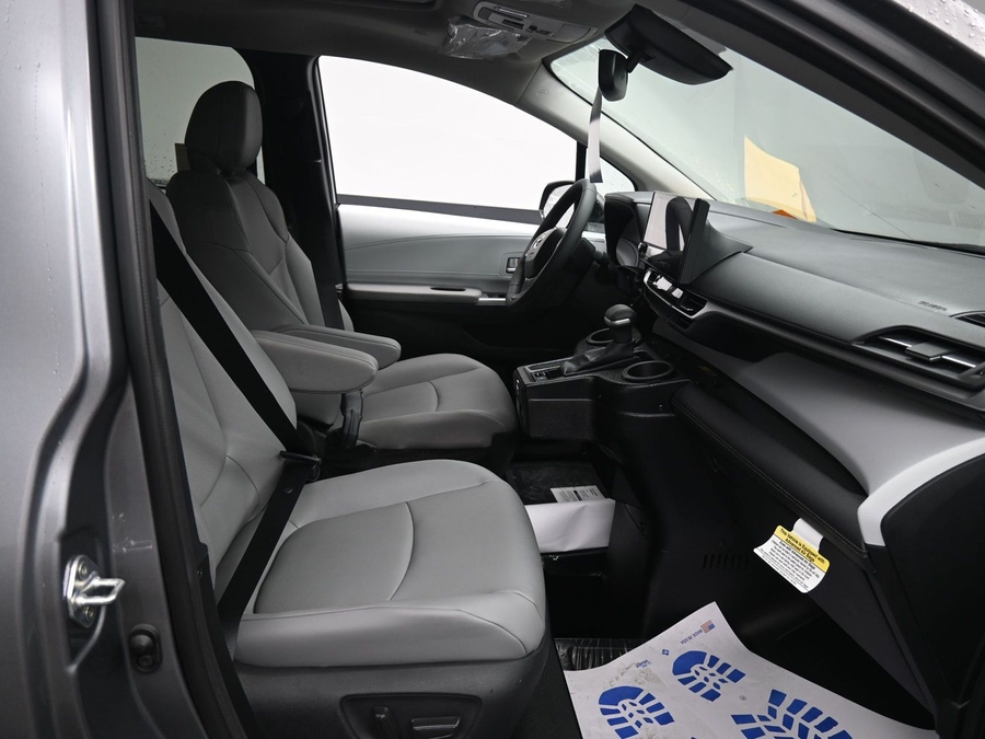 New 2026 Toyota Sienna XLE Base