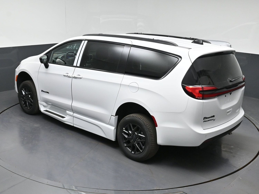 New 2027 Chrysler Pacifica Select Sport