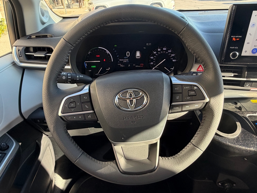 PRE OWNED 2026 Toyota Sienna XLE